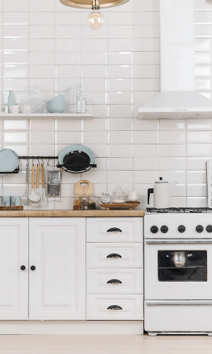 Cuisine propre et dégagée après débouchage de canalisation